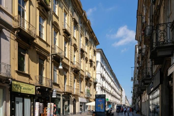Acadamis - Garibaldi 9 Bis - Piazza Castello *